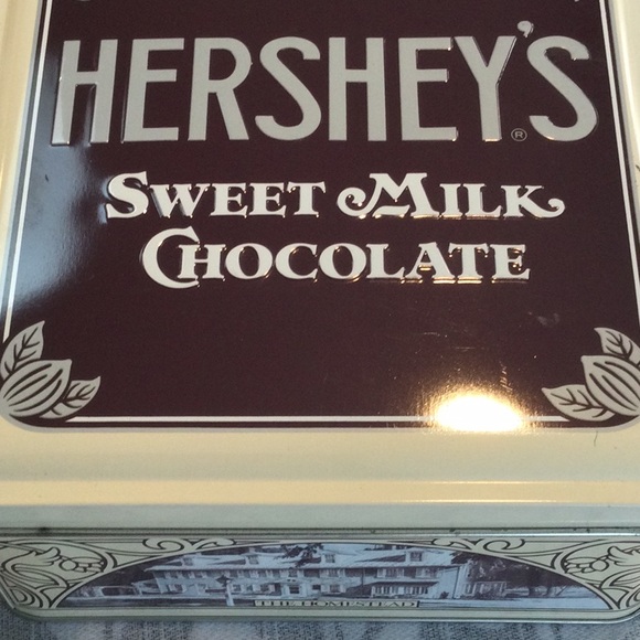 Set of four vintage tins, Hershey Chocolate 1990, 2001 and Reese’s 1997 - Picture 14 of 16